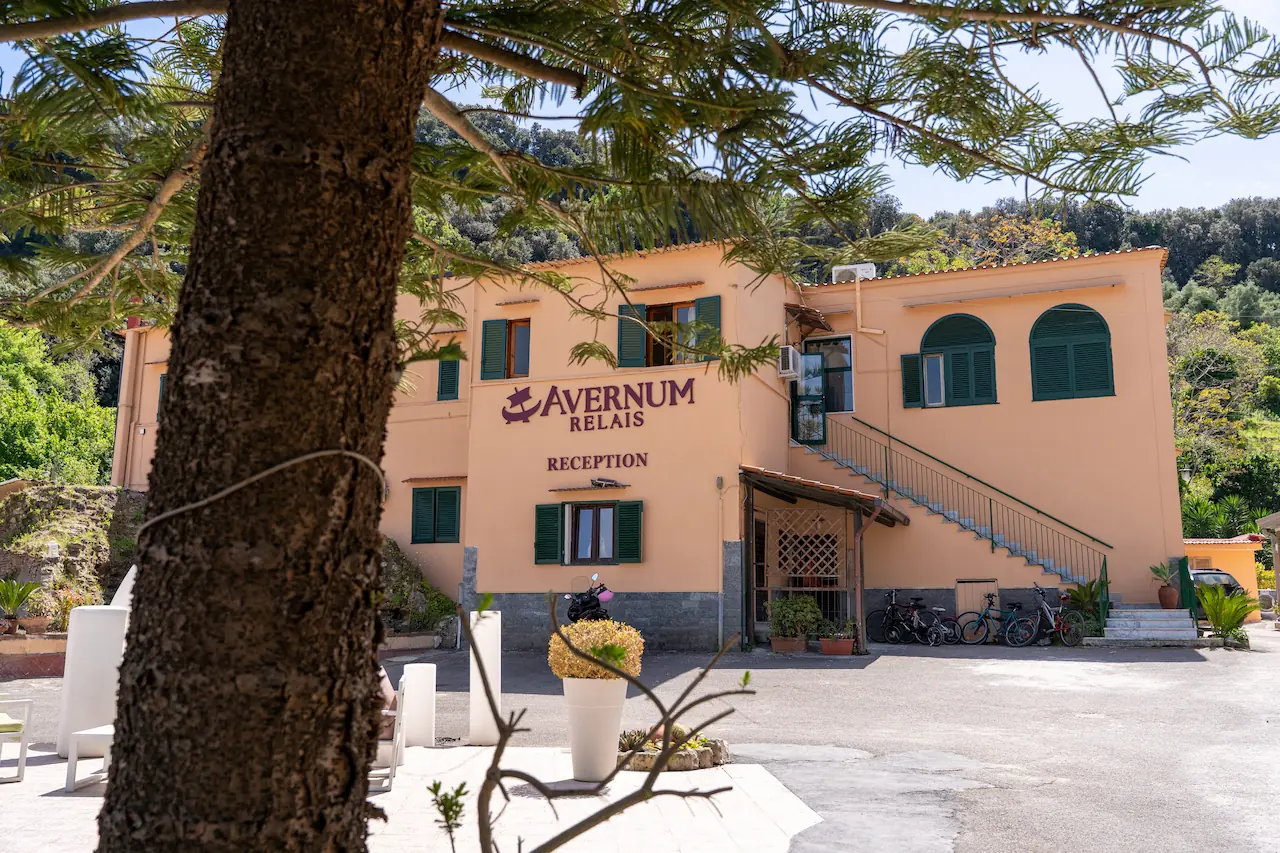 Avernum Relais vista Lago d’Averno a Pozzuoli