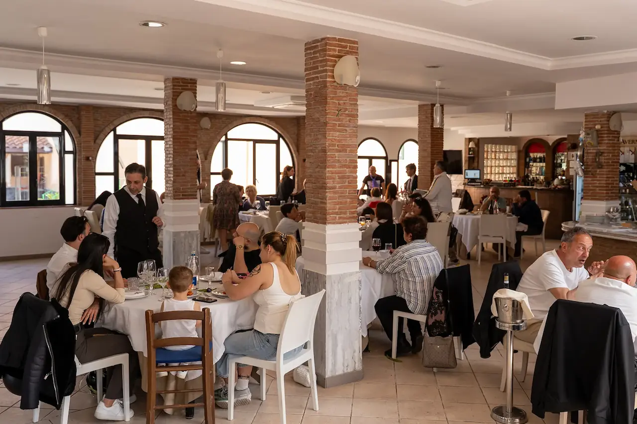 Ristorante Avernum Relais vista Lago d’Averno a Pozzuoli